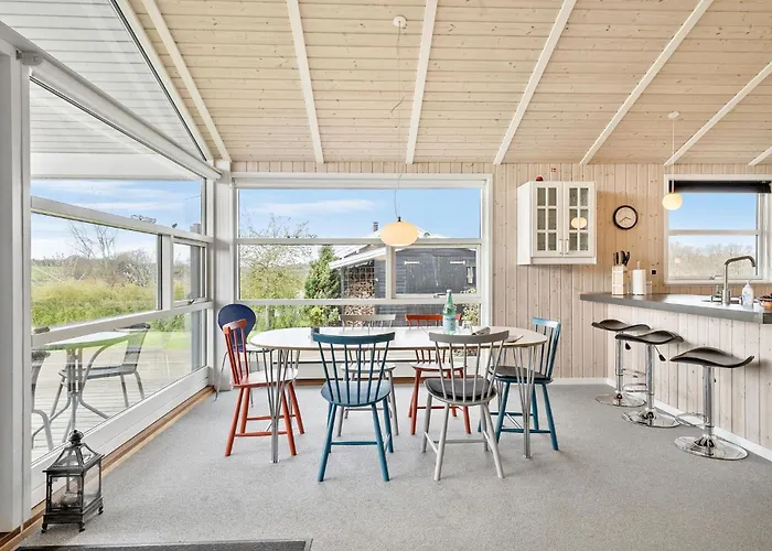 Dom wakacyjny Stunning In With Kitchen